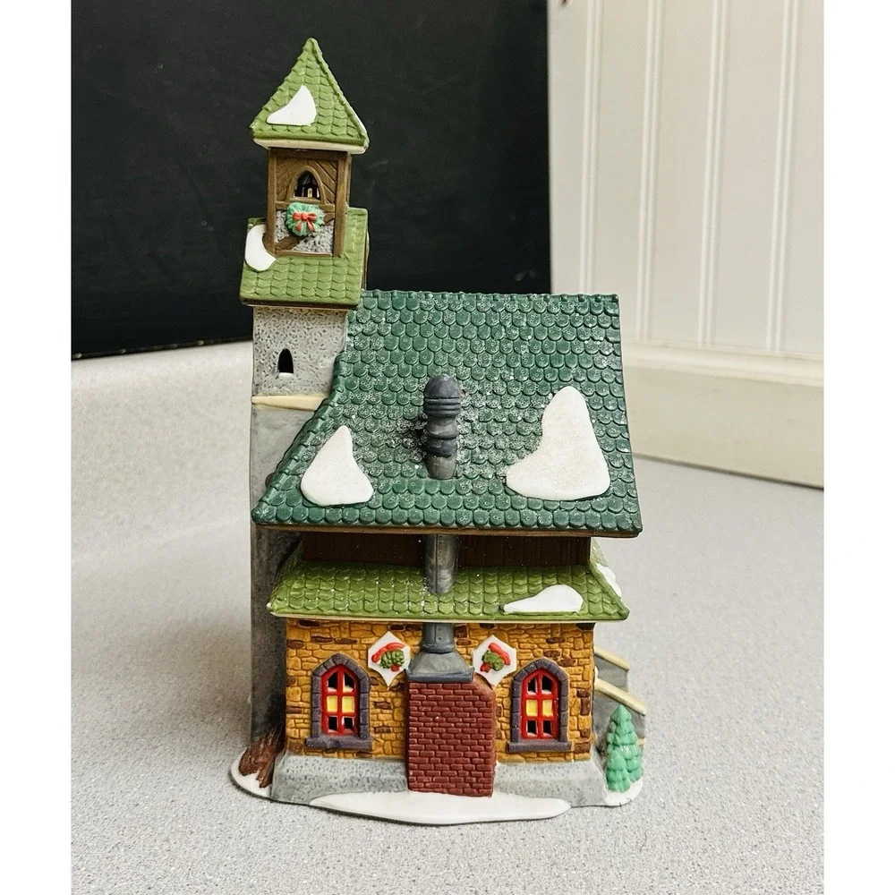 Dept 56 North Pole Series North Pole Chapel #5626-0 Heritage Village Retired